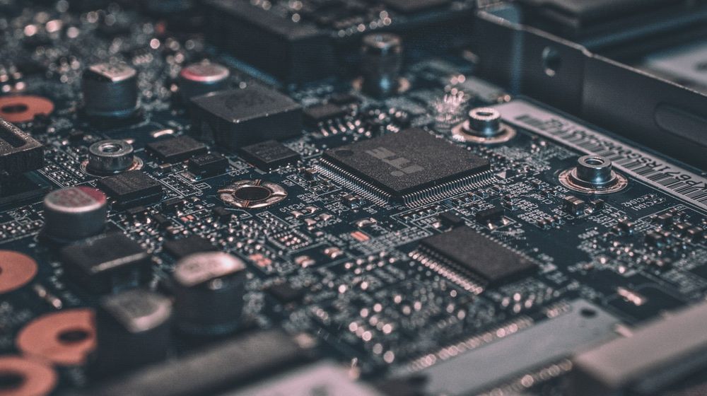 Placa de control con componentes de alta densidad para adquisición y procesado de señal.